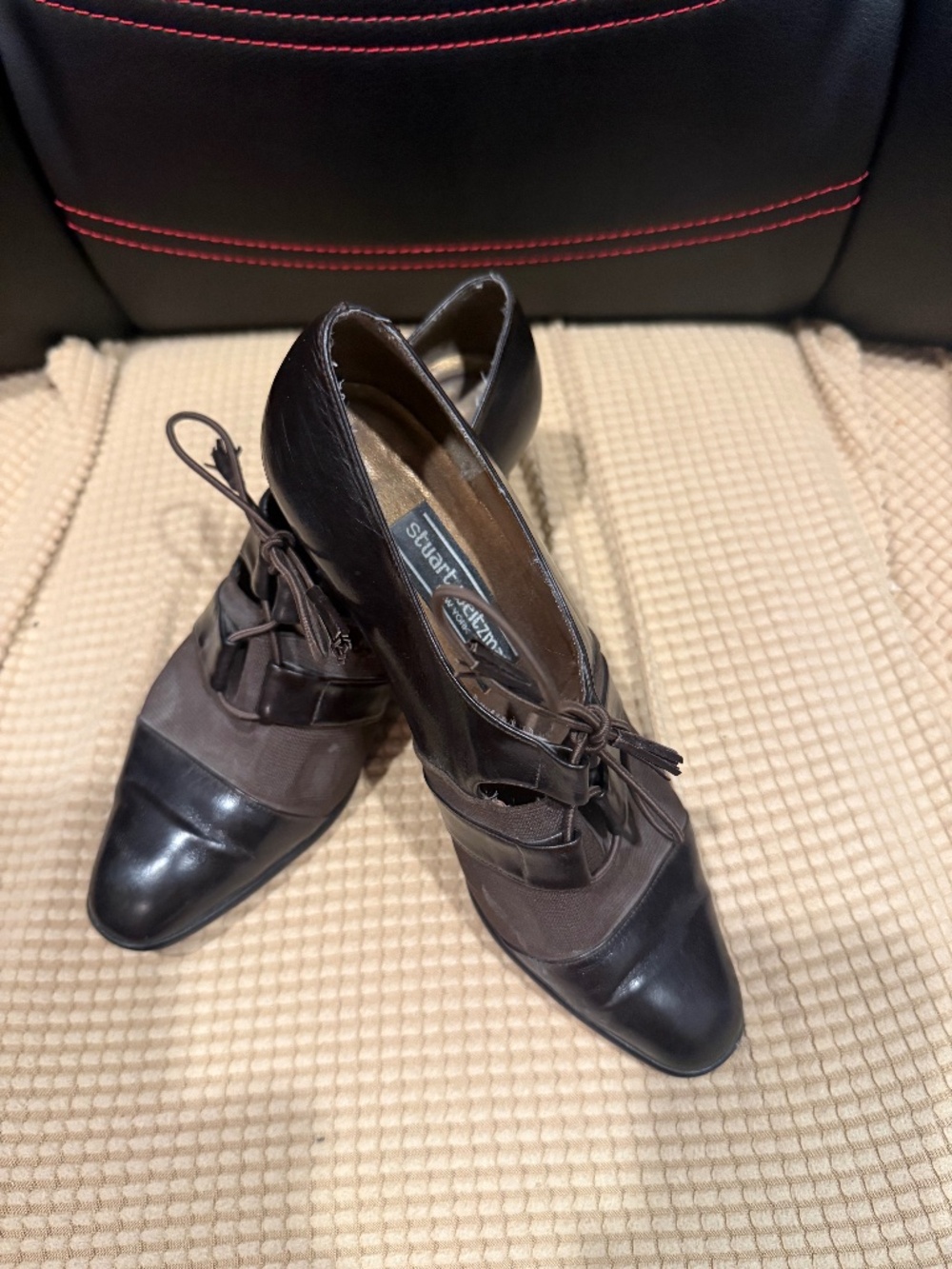 STUART WEITZMAN NEW YORK VINTAGE ALL LEATHER PUMPS